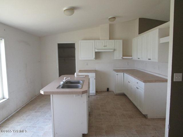 10200 Ahtanum Road Yakima, WA 98903 - Photo 29 of 38 a kitchen that has a sink a stove and window