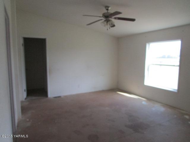 10200 Ahtanum Road Yakima, WA 98903 - Photo 31 of 38 a view of an empty room with a window