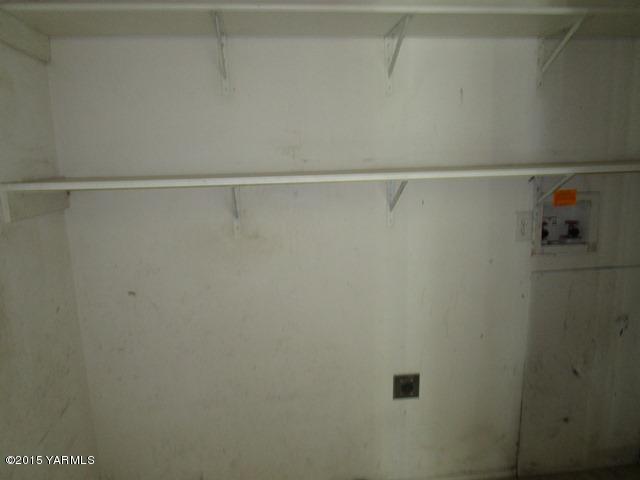 10200 Ahtanum Road Yakima, WA 98903 - Photo 33 of 38 a view of a closet