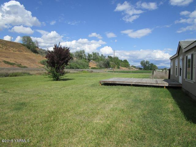 10200 Ahtanum Road Yakima, WA 98903 - Photo 36 of 38 a view of a golf course with a lake