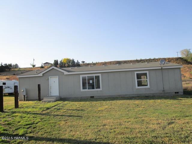 10200 Ahtanum Road Yakima, WA 98903 - Photo 7 of 38 a view of a house with a yard
