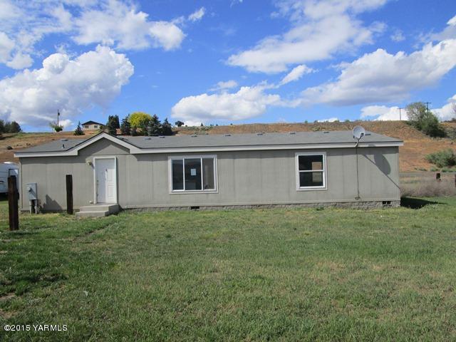 10200 Ahtanum Road Yakima, WA 98903 - Photo 8 of 38 a view of a yard in front of a house with a large tree
