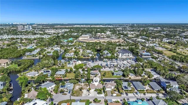 $1,195,000 | 2737 Shoreview Drive, Naples, FL 34112