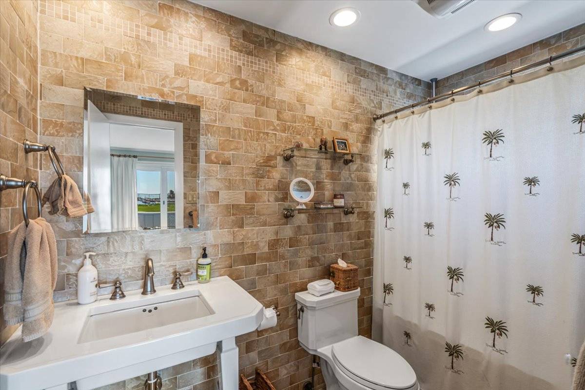 556 Dune Road Westhampton, NY 11978 - Photo 18 of 31