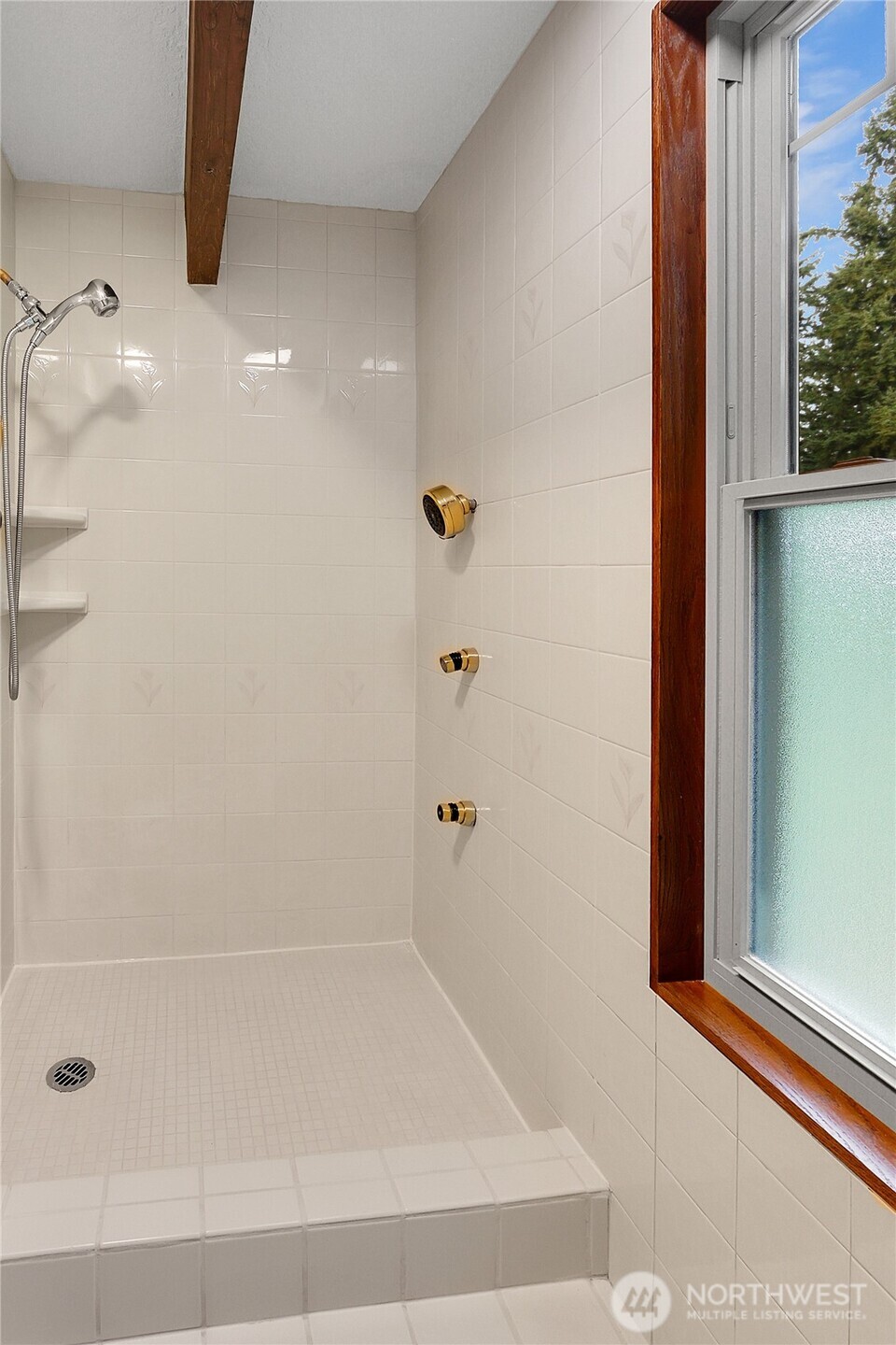 17521 7th Avenue West Bothell, WA 98012 - Photo 24 of 40 a bathroom with a bathtub