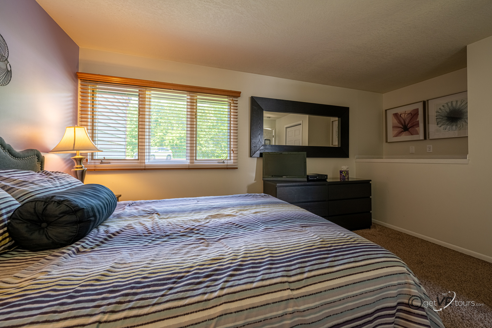 20 Spring Creek Lane Galena, IL 61036 - Photo 7 of 23 a bedroom with a bed window and dresser