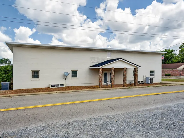 a view of a back yard of the house