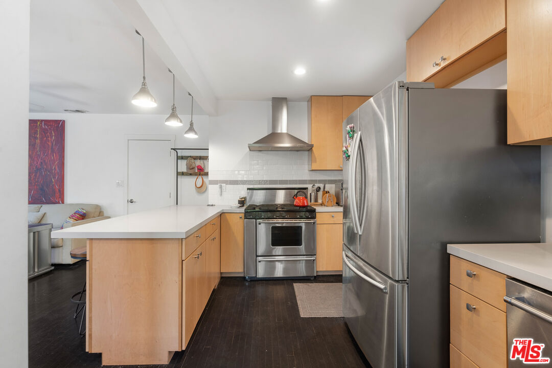 430 Rialto Avenue Venice, CA 90291 - Photo 11 of 23 a kitchen with stainless steel appliances a stove a refrigerator and a sink
