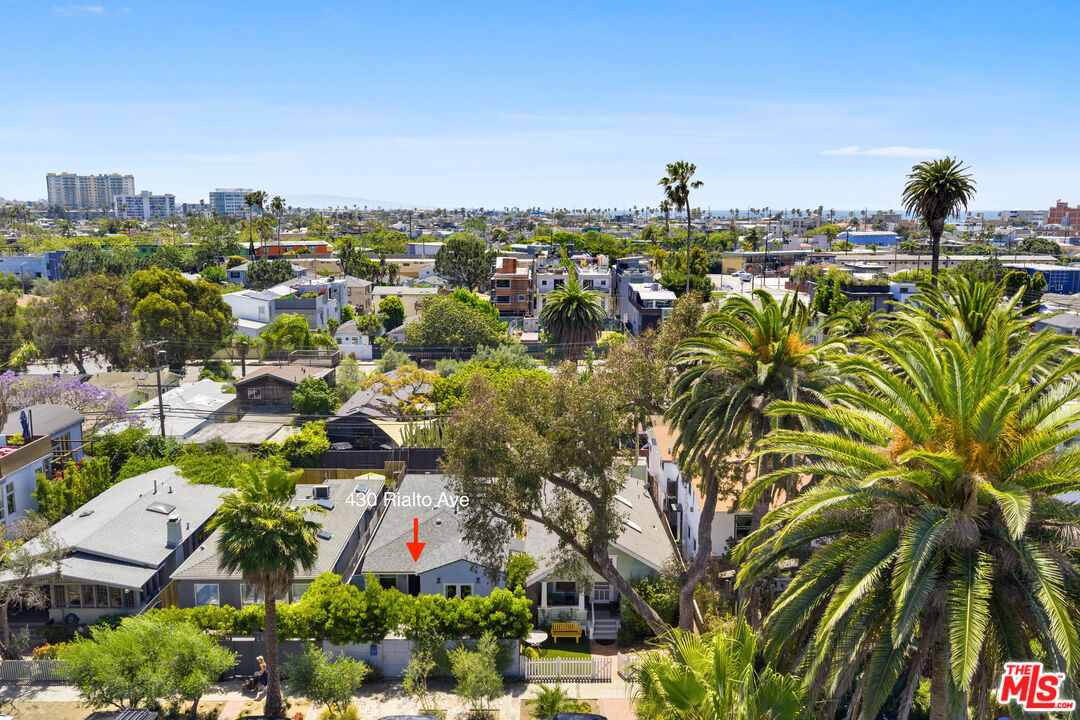 430 Rialto Avenue Venice, CA 90291 - Photo 2 of 23 a view of a city