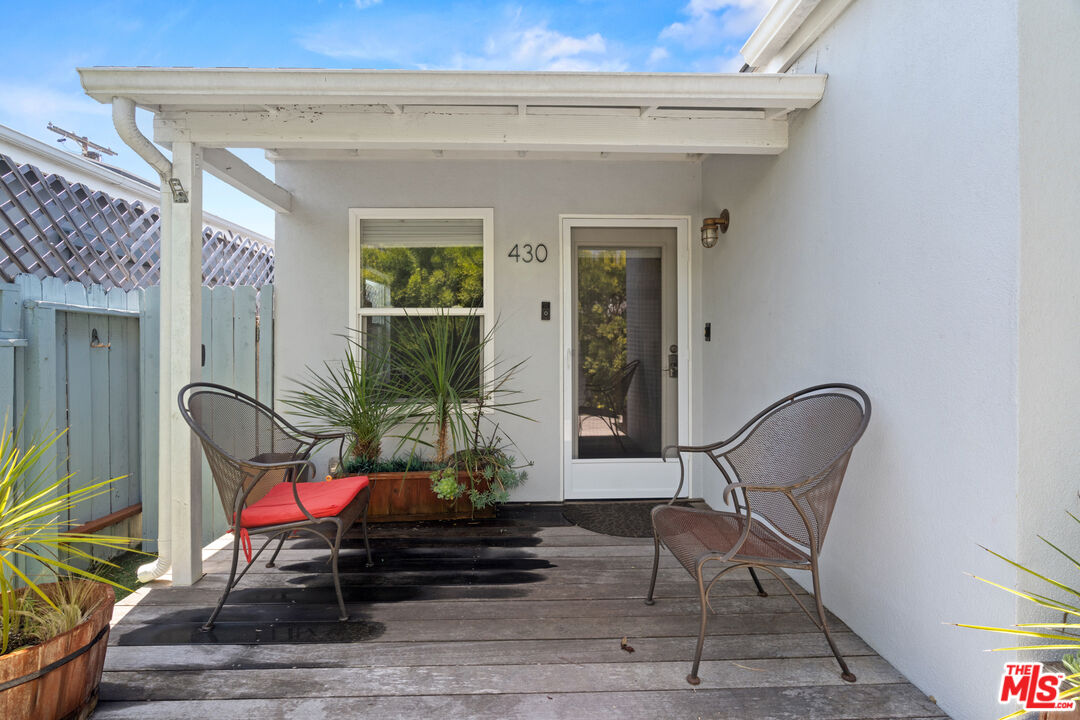 430 Rialto Avenue Venice, CA 90291 - Photo 5 of 23 a living room with furniture and windows