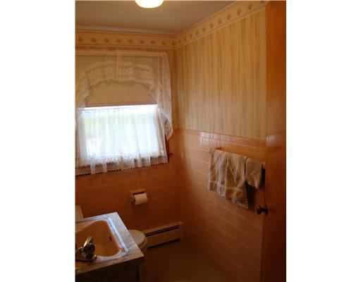 20 Hines Road Cumberland, RI 02864 - Photo 7 of 10 Bathroom.
