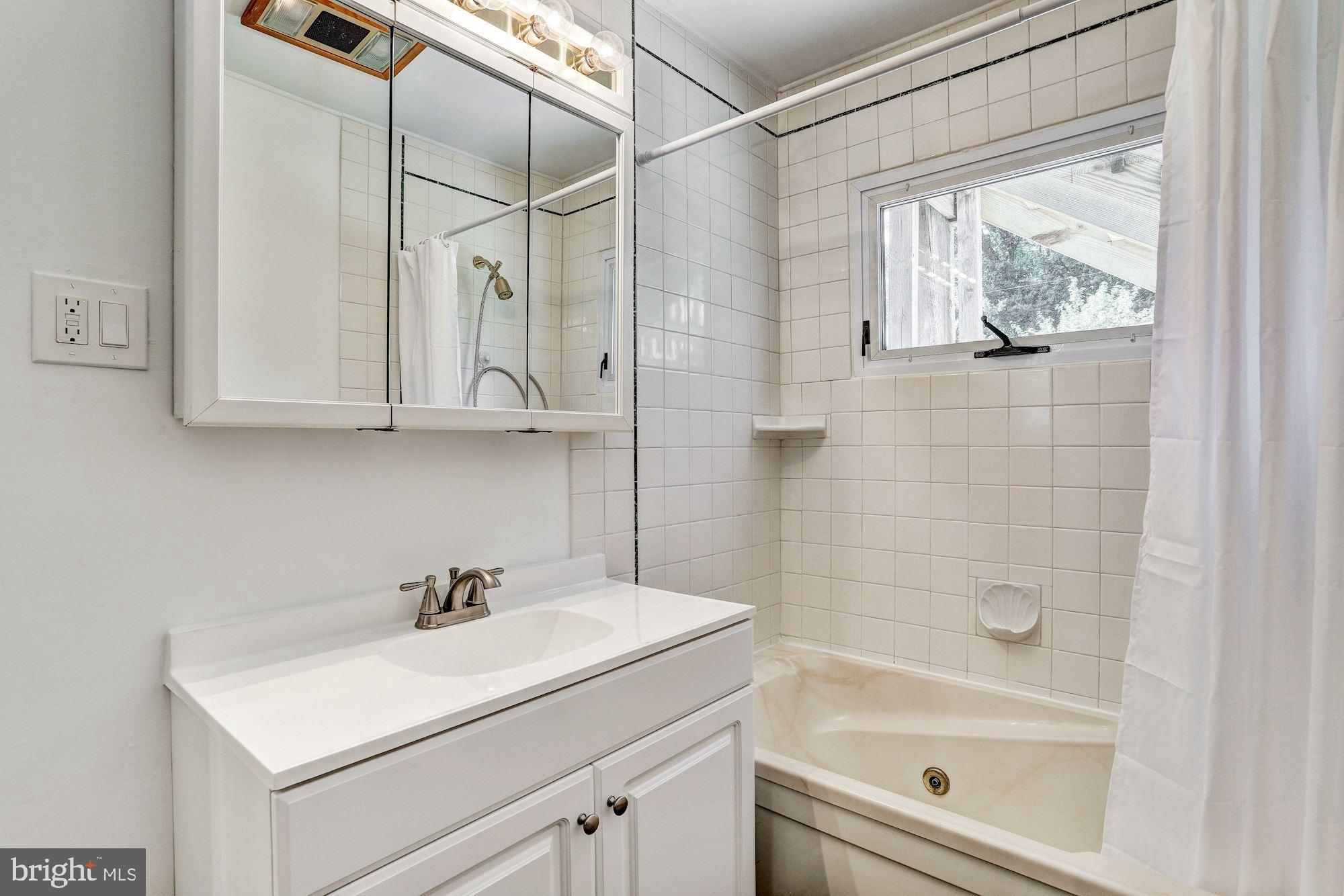 1323 South Seneca Road Baltimore, MD 21220 - Photo 17 of 43 Bath