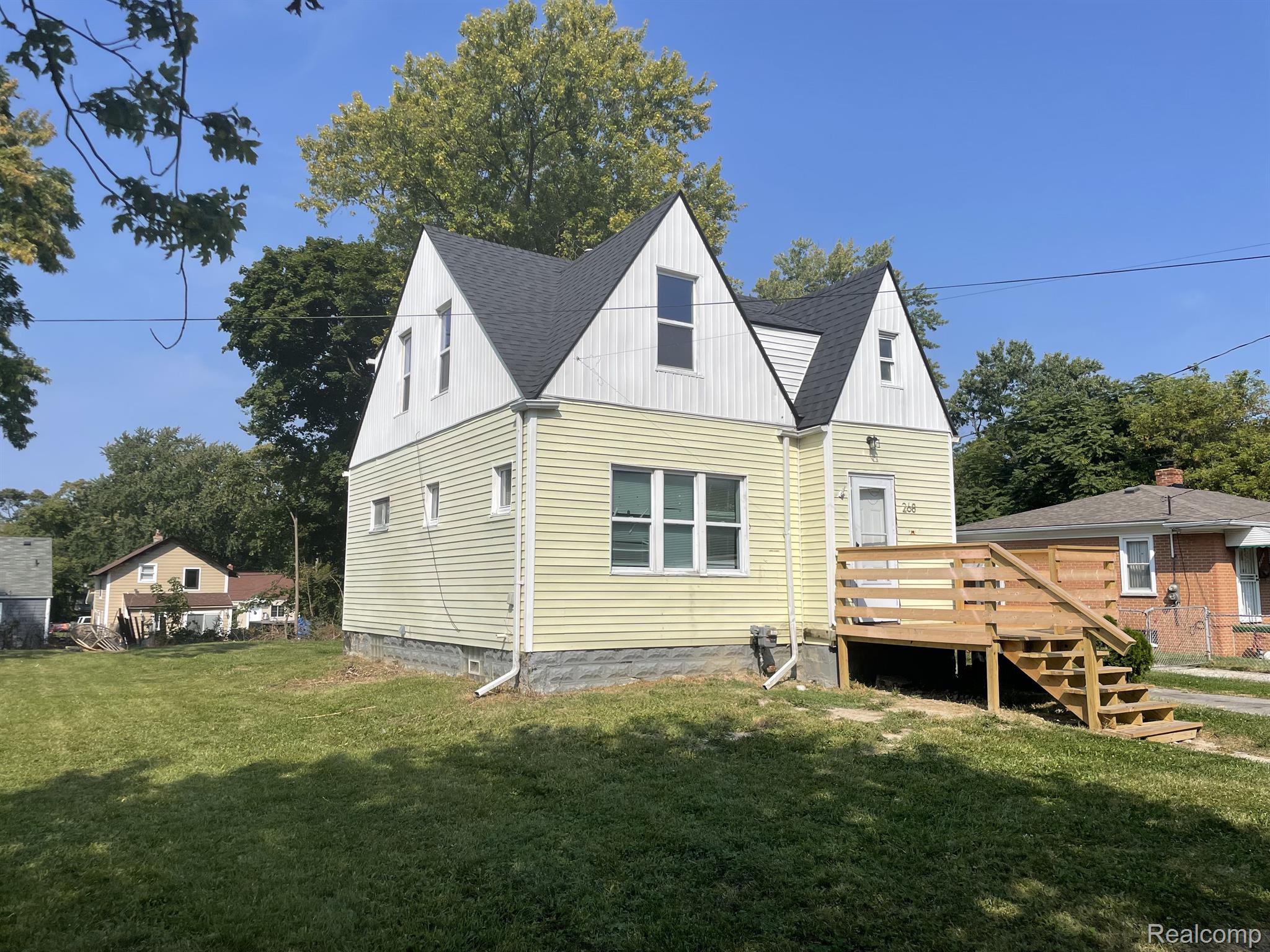 268 Harrison Street Pontiac, MI 48341 - Photo 3 of 21 Gallery Image 3