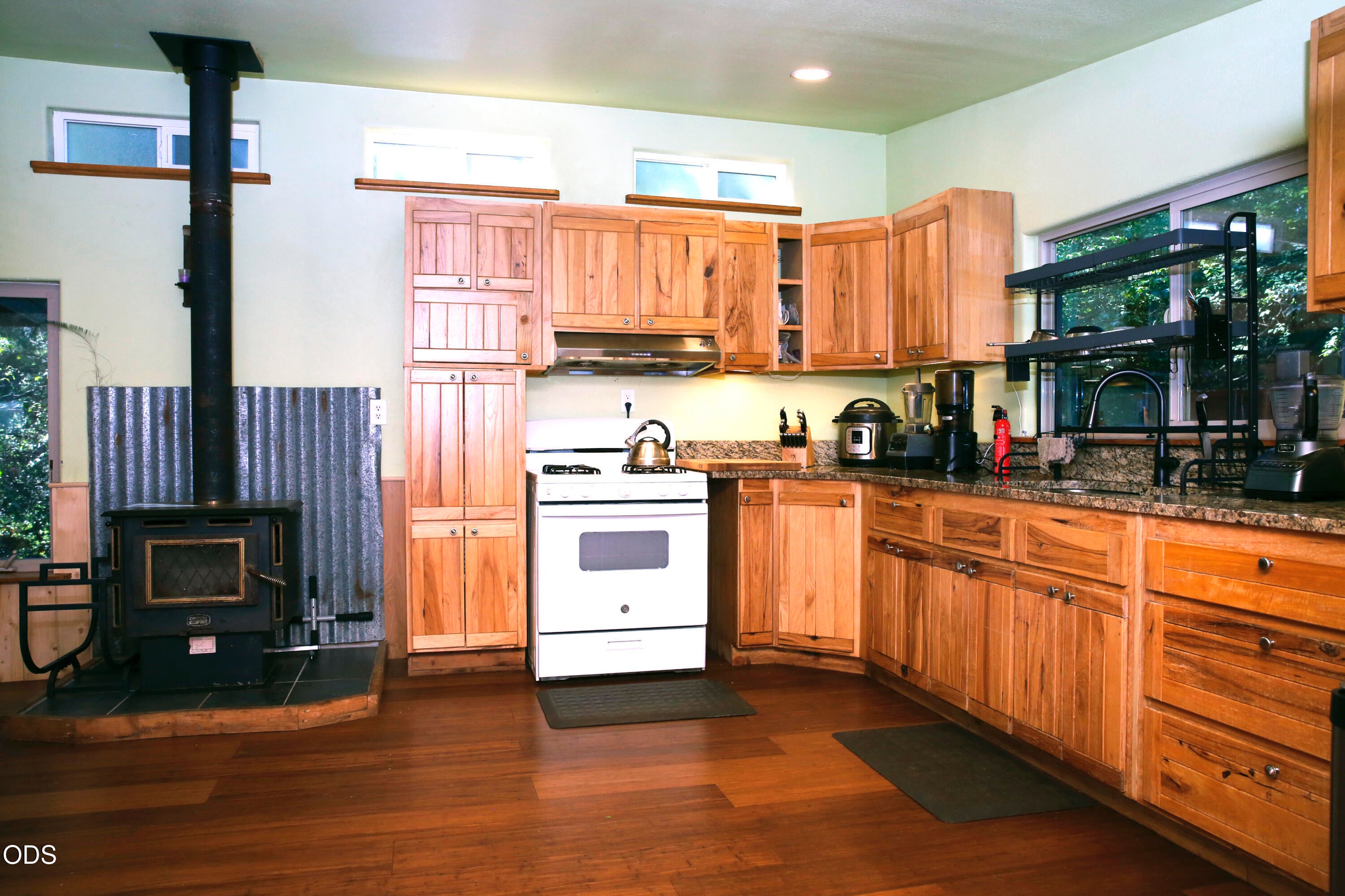 705 Lone Mountain Road O'Brien, OR 97534 - Photo 5 of 44 Gallery Image 5