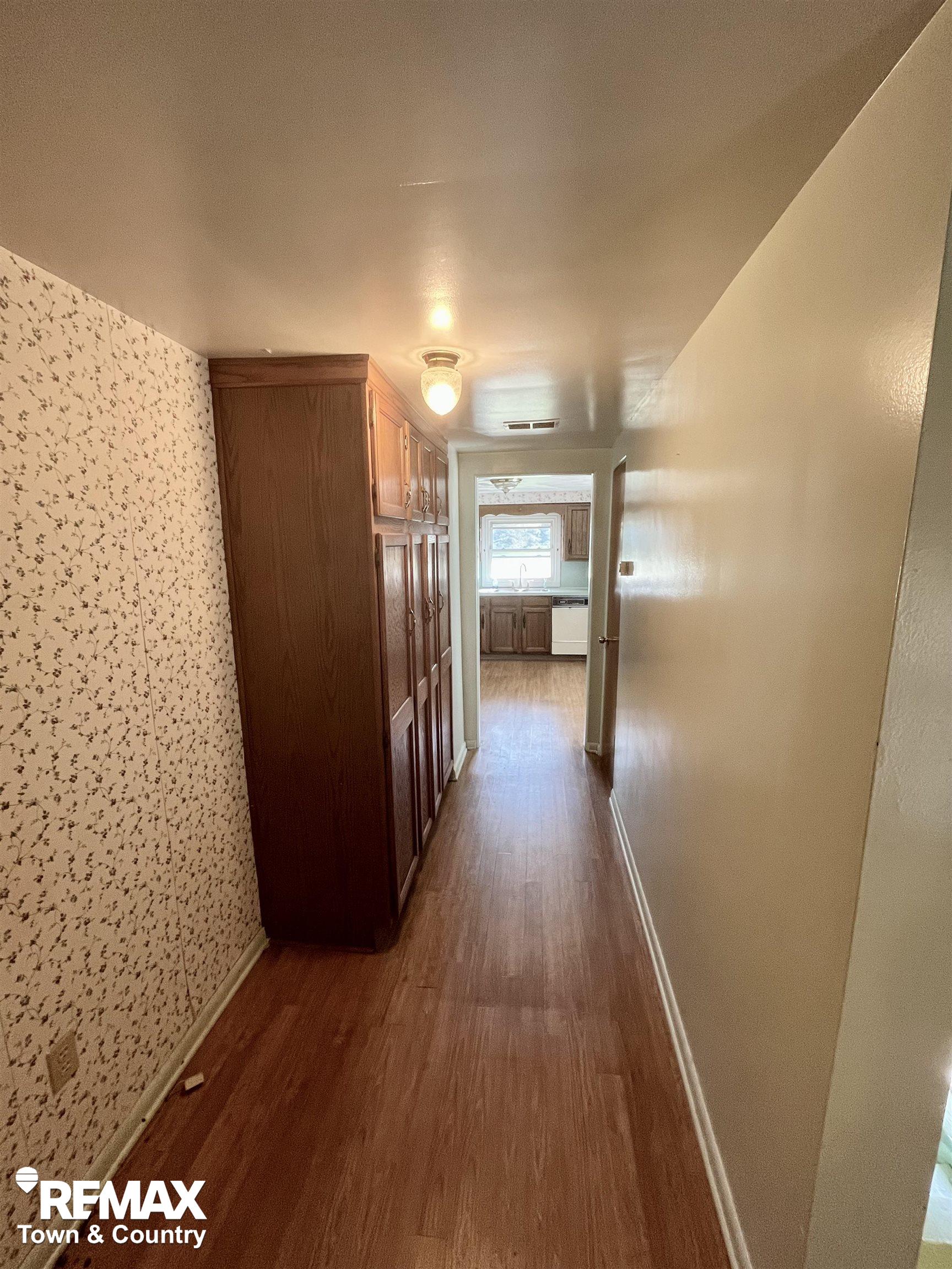 626 South McKinley Road Flushing, MI 48433 - Photo 4 of 34 50220416-7ee7e50d-7f89-445d-b80b-b3de5c1daf7f.JPG