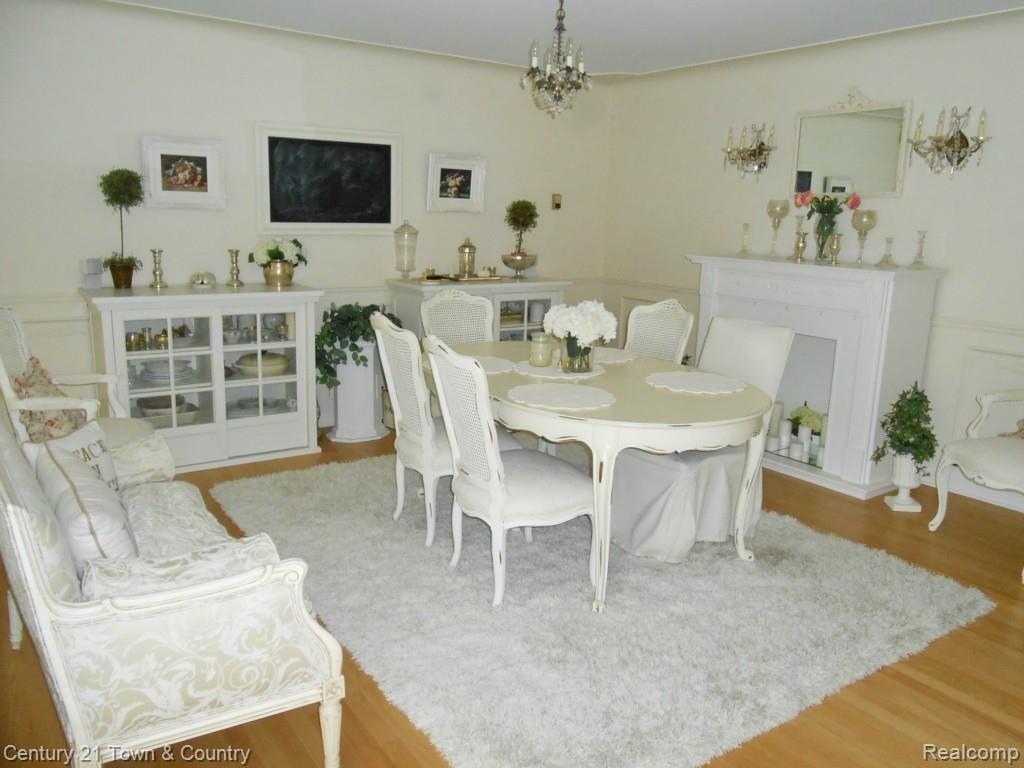 604 Wilwood Road Rochester, MI 48309 - Photo 5 of 48 Living Rm 2.jpg