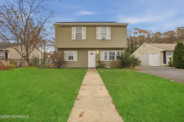 $499,000 | 537 Holly Village Lane, Toms River, NJ 08753