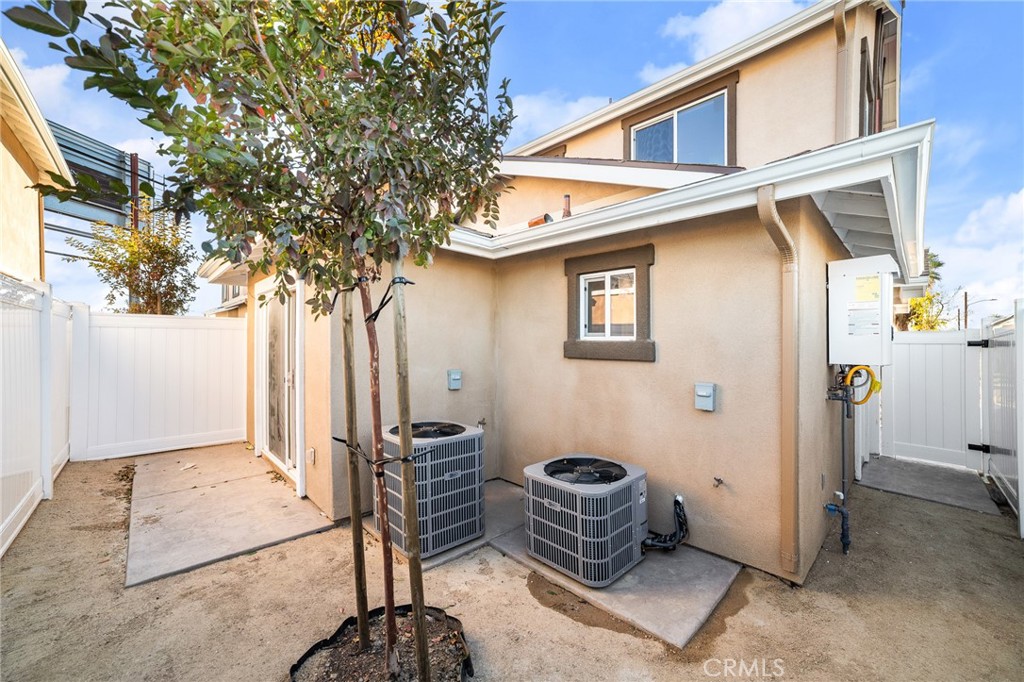 306 West Congress Street Colton, CA 92324 - Photo 24 of 28 a backyard of a house with table and chairs