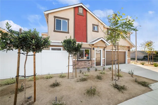 a house view with a outdoor space