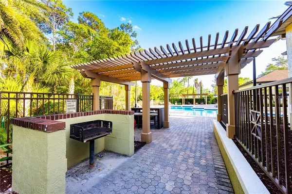 $262,900 | 738 Crest Pines Drive, Unit 714, Orlando, FL 32828