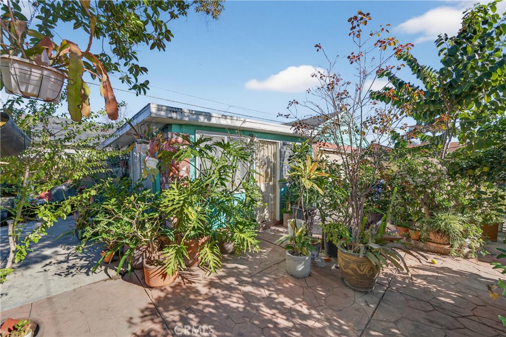 2437 Bloomdale Street Duarte, CA 91010 - Photo 9 of 23 a view of a entryway