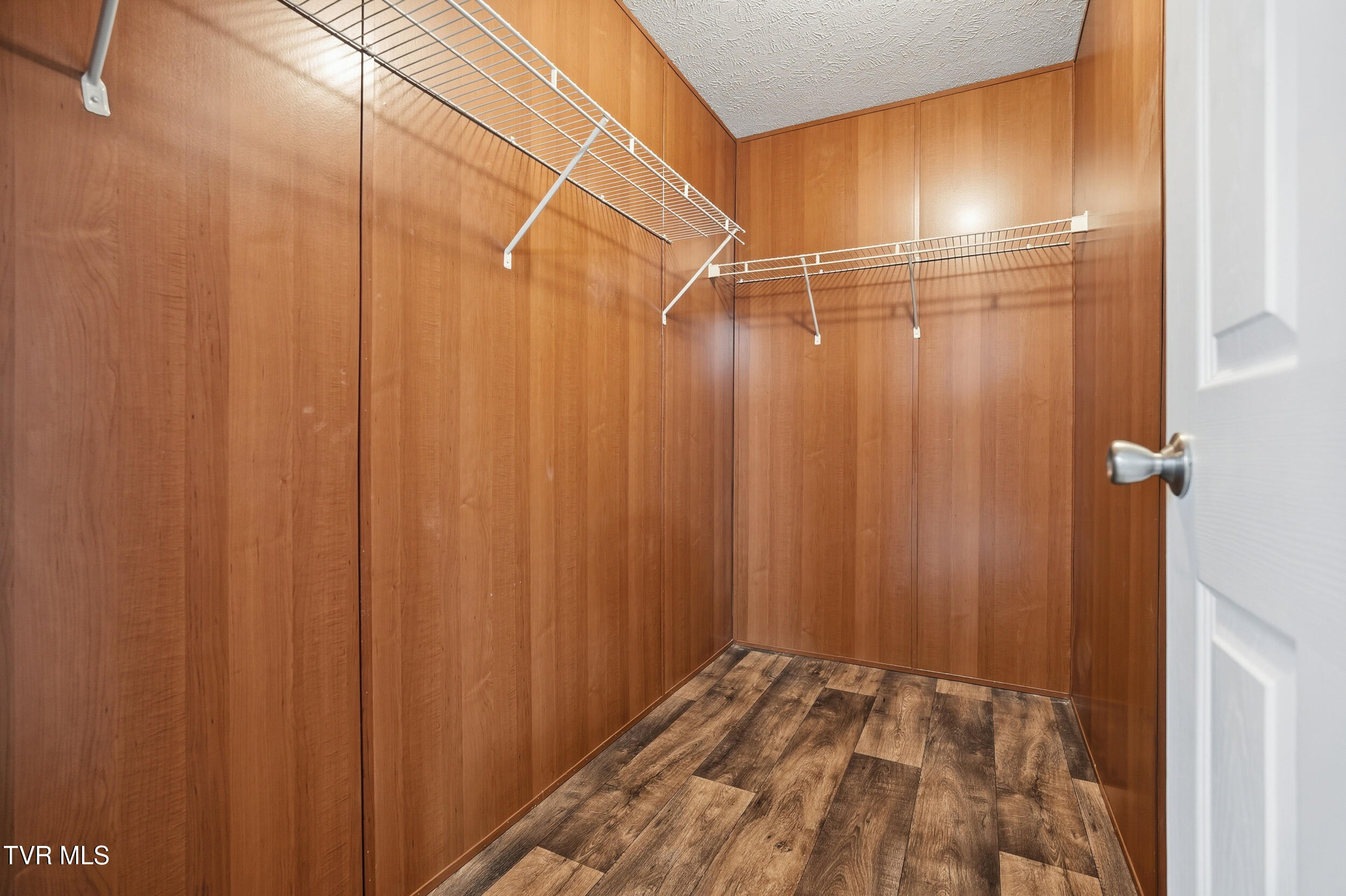 5634 Orebank Road Kingsport, TN 37664 - Photo 15 of 29 Walkin Closets