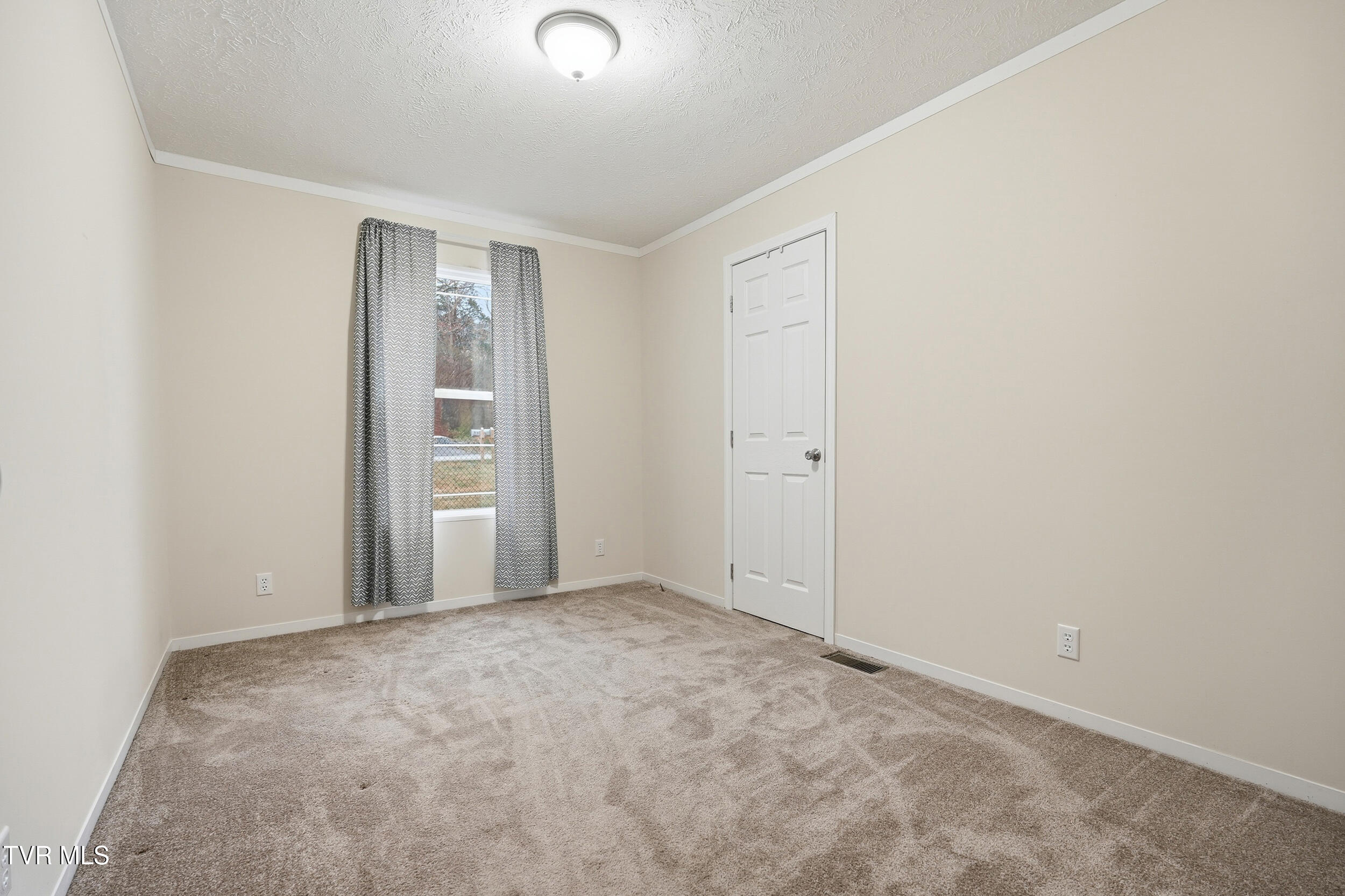 5634 Orebank Road Kingsport, TN 37664 - Photo 18 of 29 Bedroom 2