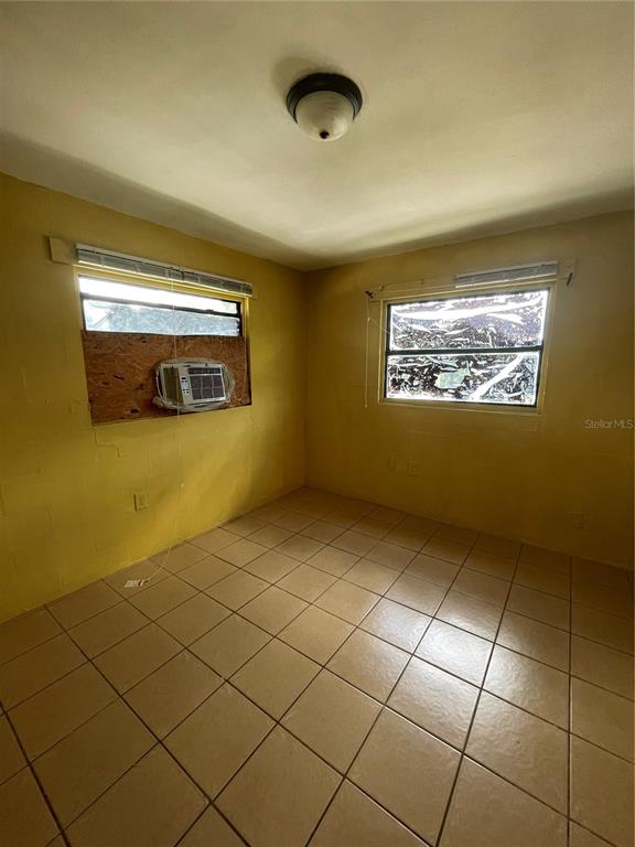 900 Colyer Street, Unit 902 Orlando, FL 32805 - Photo 6 of 7 a view of a room with windows