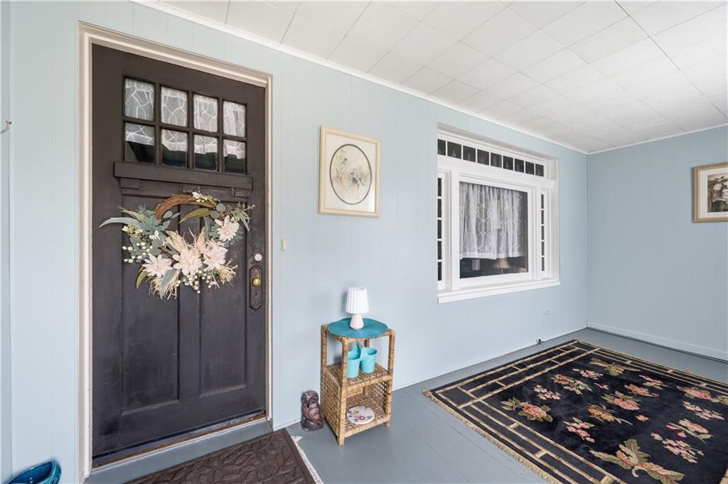 161 James Street Springdale, PA 15144 - Photo 4 of 26 Enclosed Front Porch