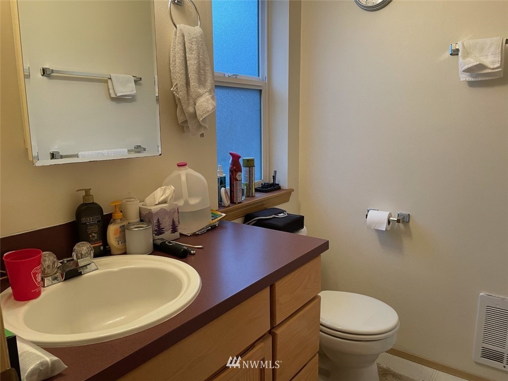 26370 Barrett Road Northeast Kingston, WA 98346 - Photo 11 of 20 Gallery Image 11