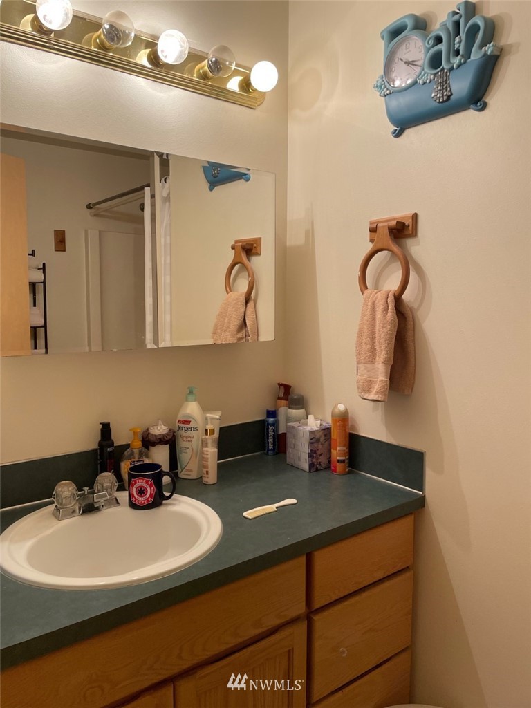 26370 Barrett Road Northeast Kingston, WA 98346 - Photo 14 of 20 Gallery Image 14