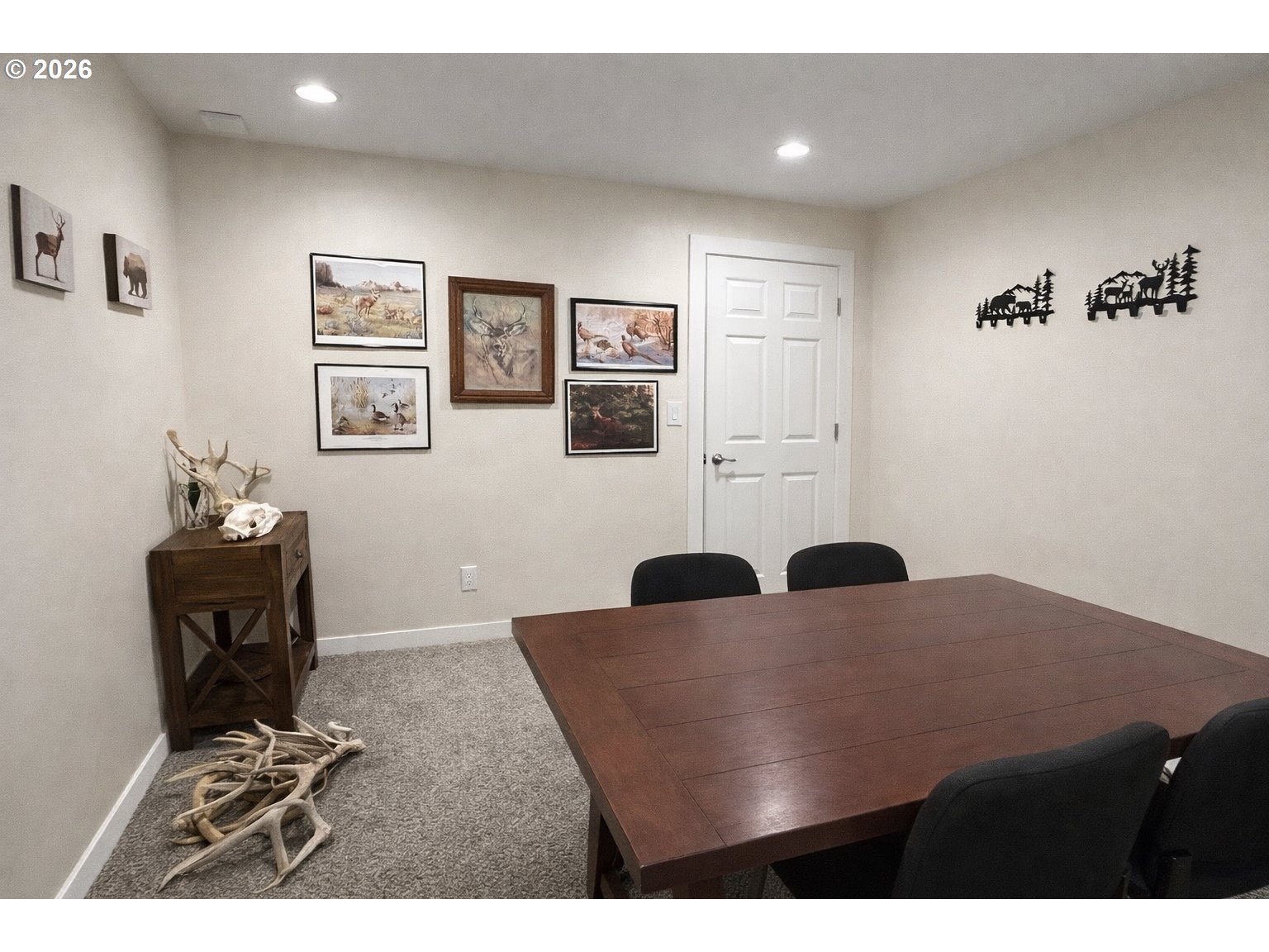 4463 Southwest Corral Drive Culver, OR 97734 - Photo 21 of 39 a living room with furniture