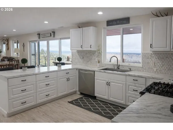 $1,249,000 | 4463 Southwest Corral Drive, Culver, OR 97734