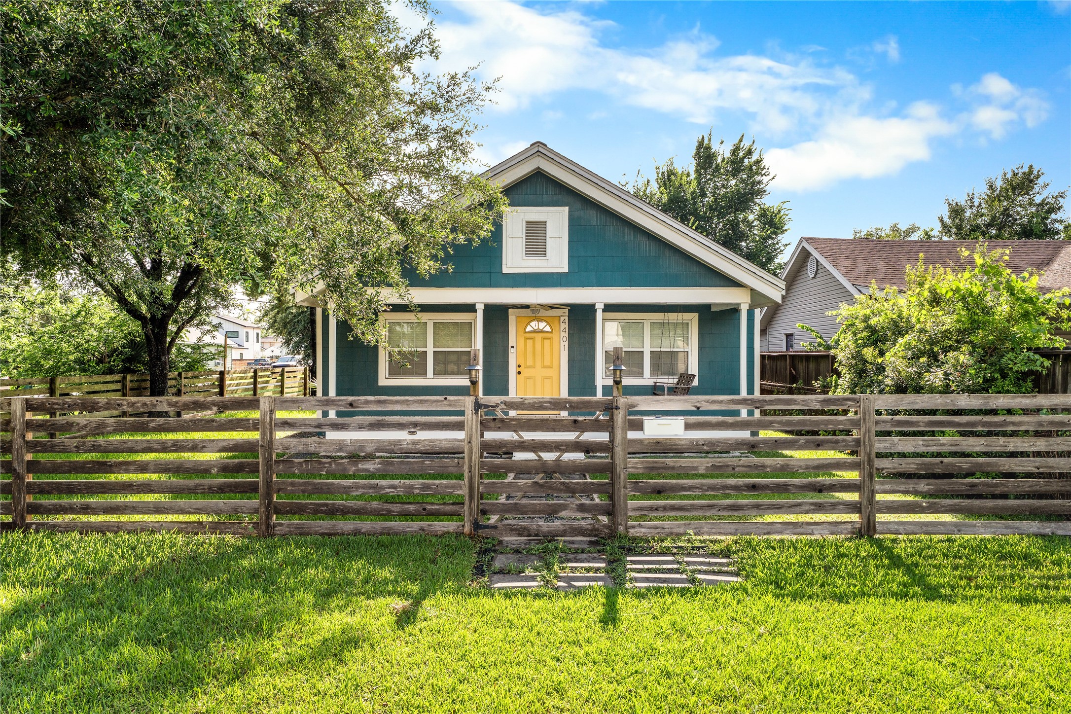4401 Hain Street Houston, TX 77009 - Photo 2 of 27