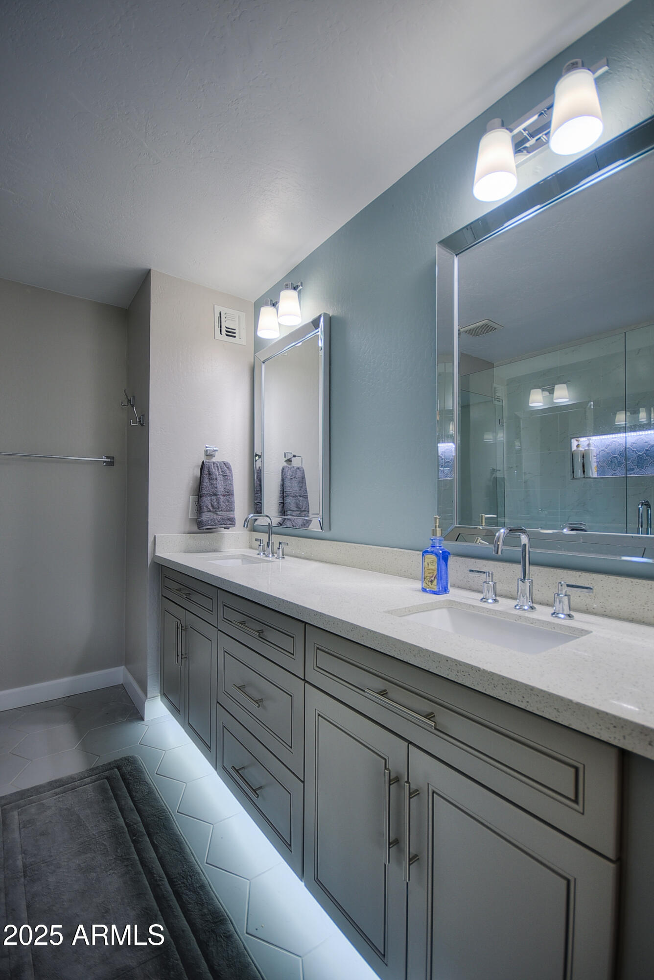 7603 East Montecito Avenue Scottsdale, AZ 85251 - Photo 17 of 21 a bathroom with a sink and a mirror