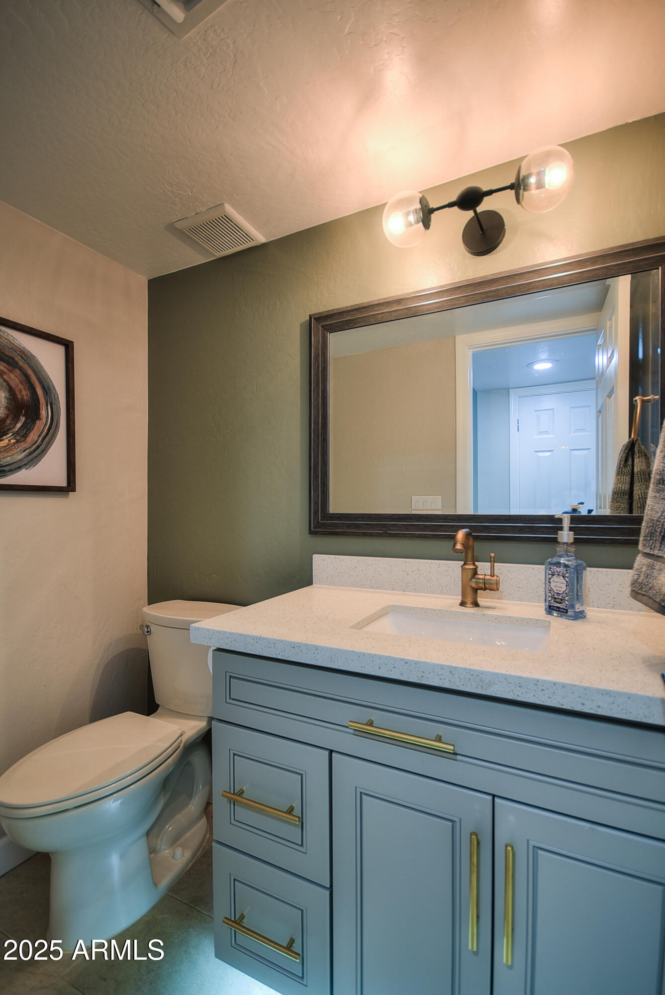 7603 East Montecito Avenue Scottsdale, AZ 85251 - Photo 6 of 21 a bathroom with a toilet a sink and mirror