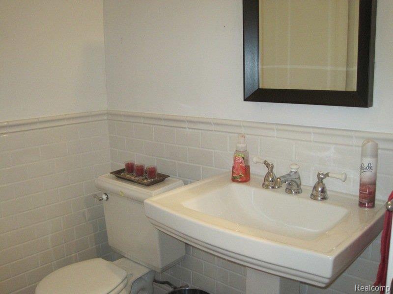 1397 Decker Road Walled Lake, MI 48390 - Photo 10 of 25 Lower Bath.jpg