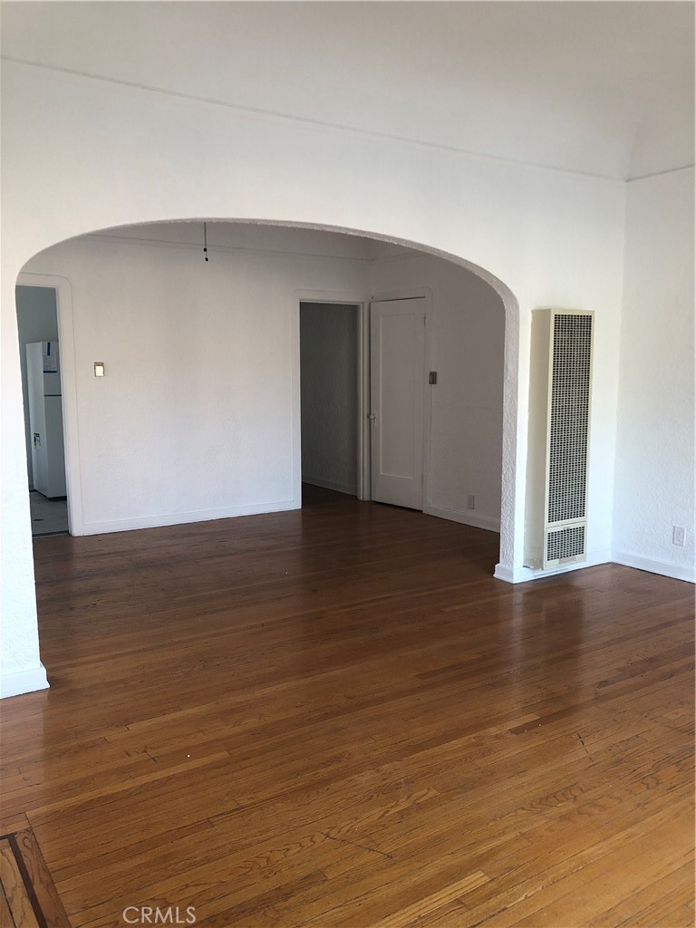 351 North Spaulding Avenue Los Angeles, CA 90036 - Photo 11 of 31 a view of an empty room with wooden floor