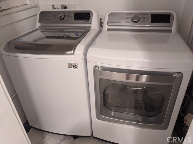 351 North Spaulding Avenue Los Angeles, CA 90036 - Photo 16 of 31 a close view of washer and dryer