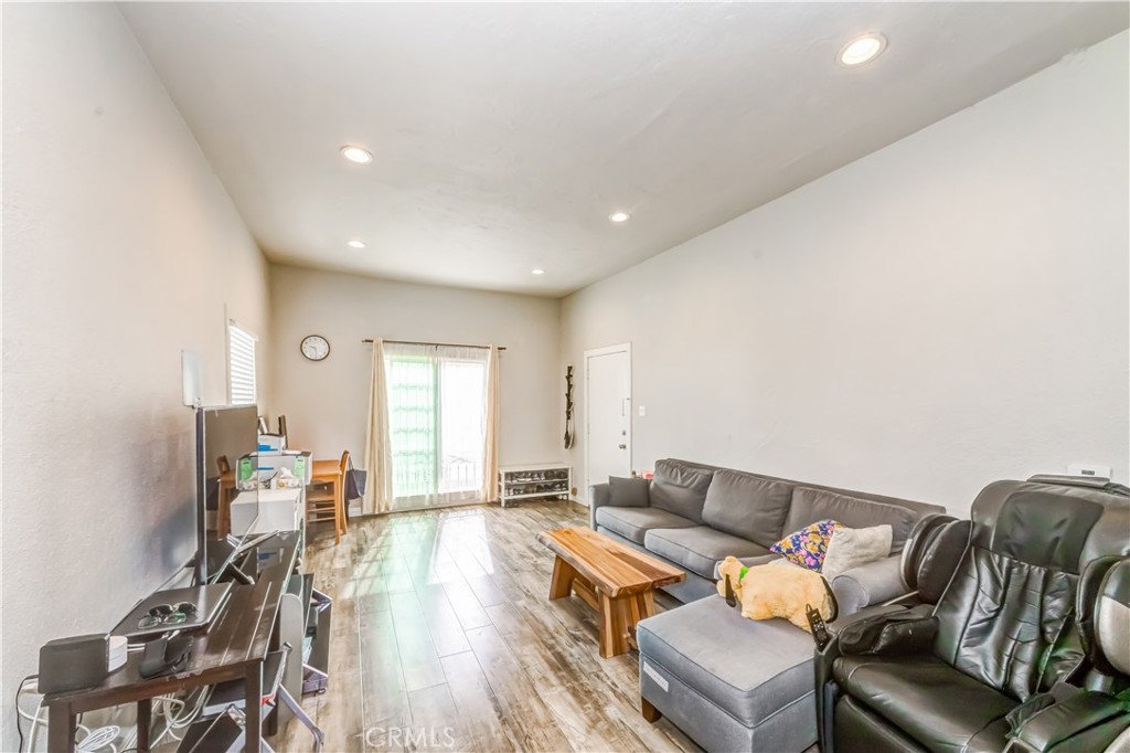 351 North Spaulding Avenue Los Angeles, CA 90036 - Photo 28 of 31 a living room with furniture and a large window