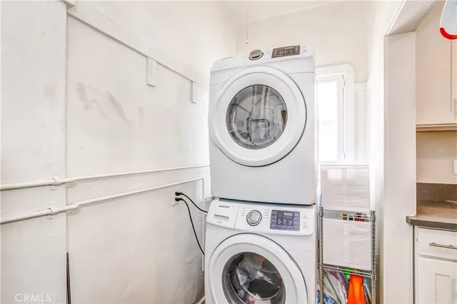 a view of entryway with washer and dryer