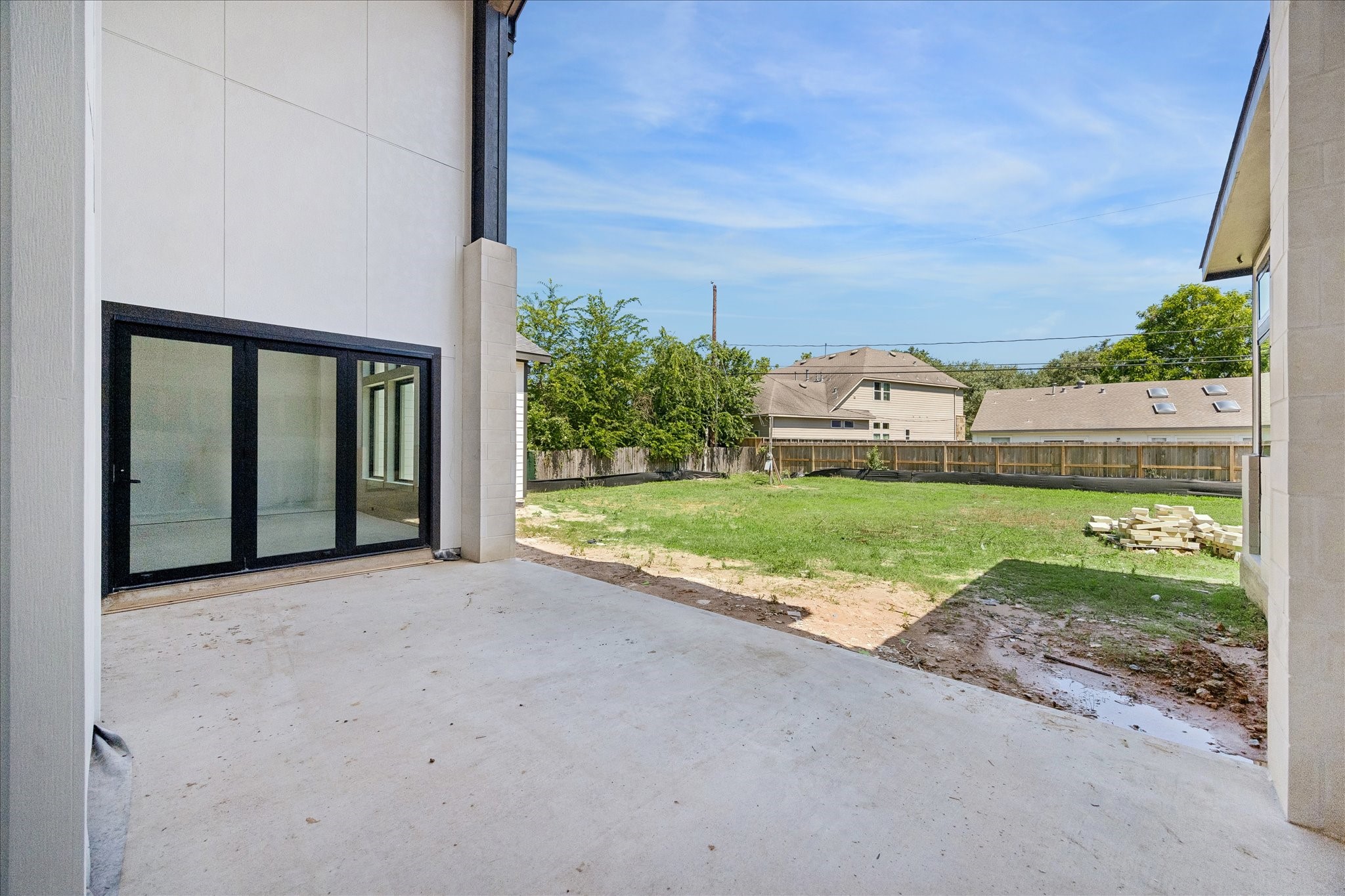 9050 Elizabeth Road Houston, TX 77055 - Photo 34 of 40 a view of a house with backyard and porch