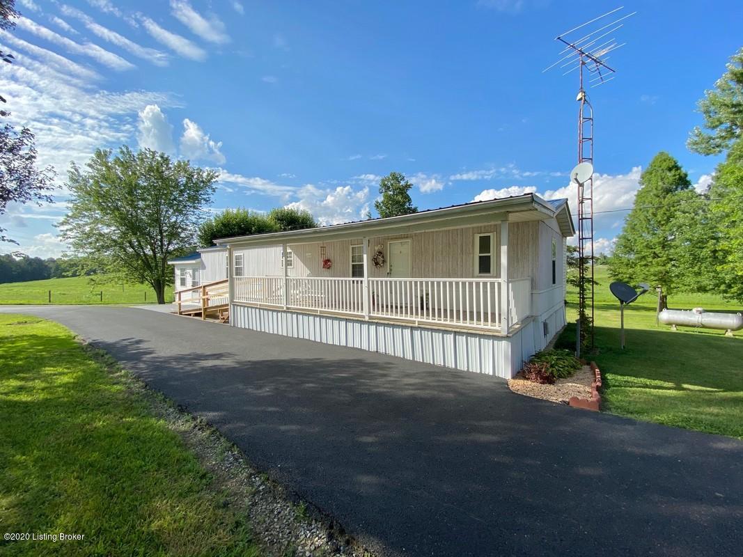 3 bed, 2 bath home with possible 4th bedroom on corner lot for sale in Leitchfield KY.