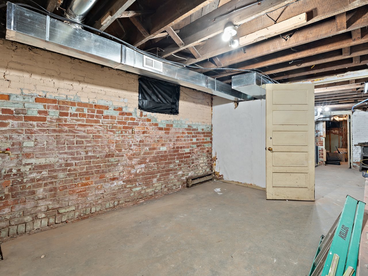 1546 12th Avenue Moline, IL 61265 - Photo 19 of 32 a view of an empty room