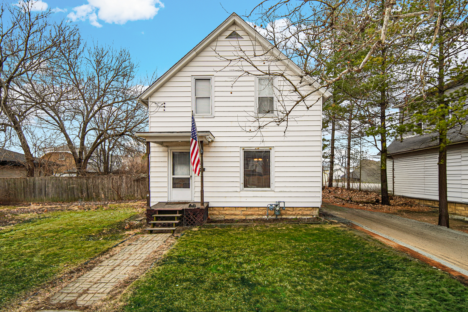 1112 South Jefferson Street Lockport, IL 60441 - Photo 1 of 21 a front view of house with garden