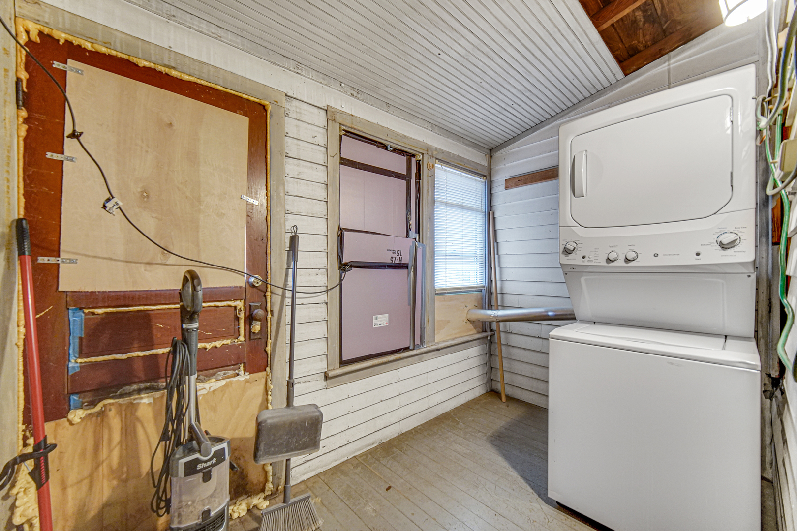 1112 South Jefferson Street Lockport, IL 60441 - Photo 16 of 21 a utility room with dryer and washer