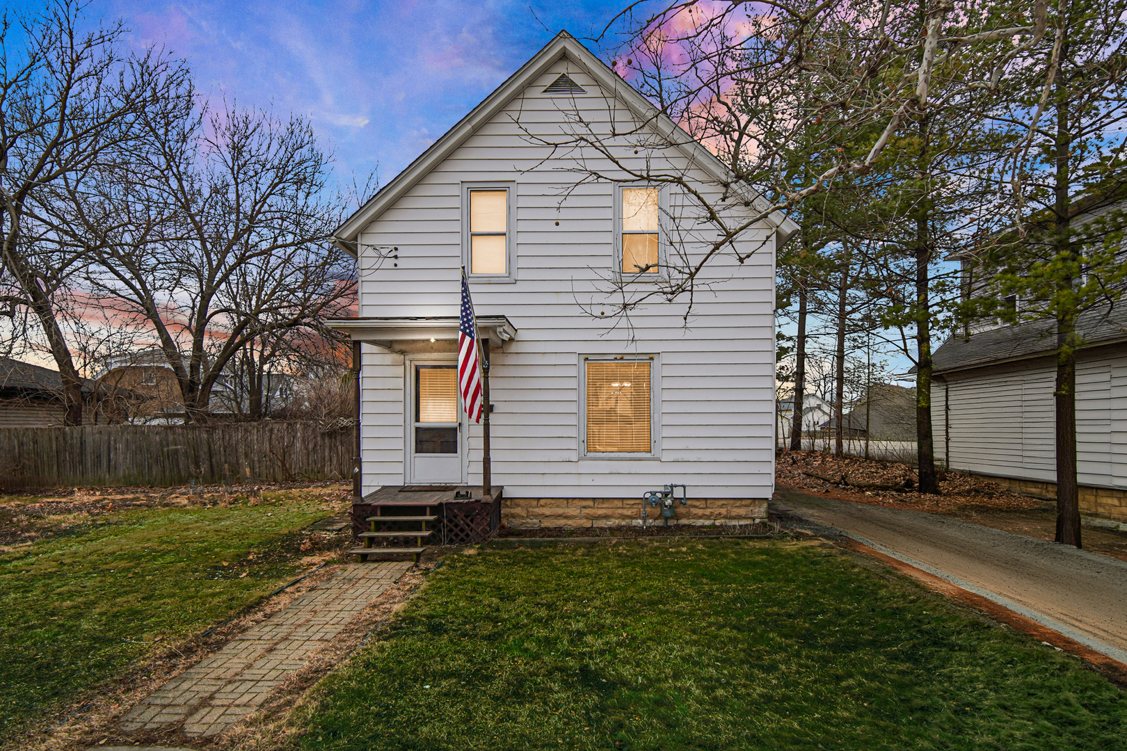 1112 South Jefferson Street Lockport, IL 60441 - Photo 2 of 21 a front view of house with a garden