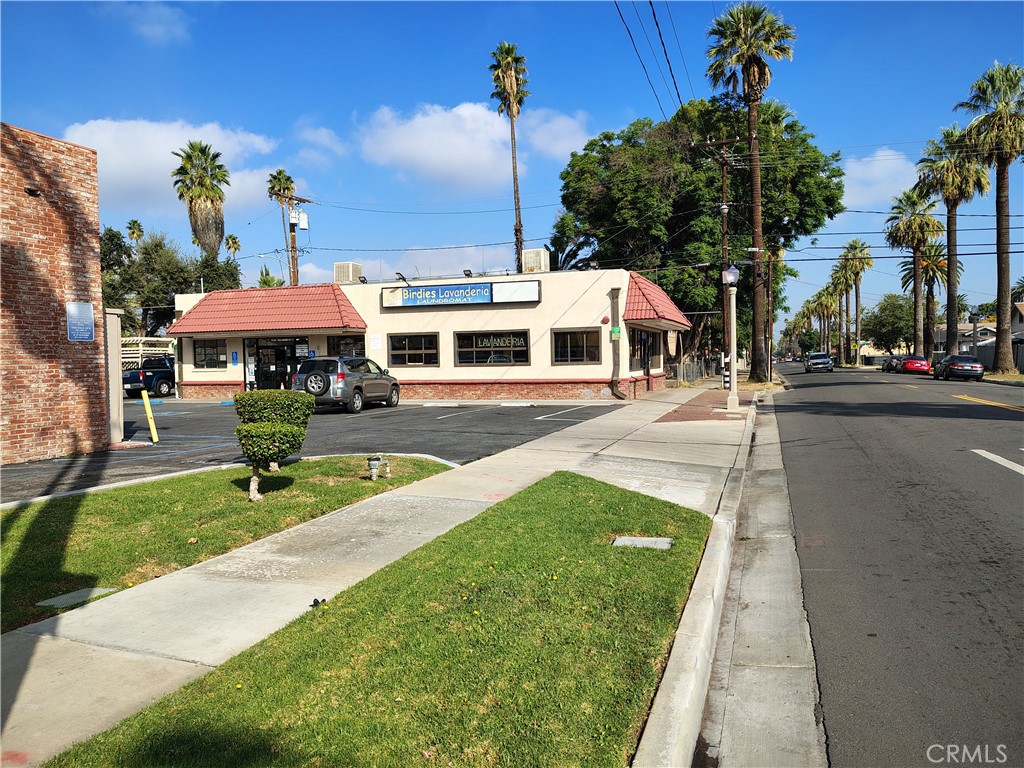 2115 University Riverside, CA 92507 - Photo 12 of 20 a front view of a building with garden