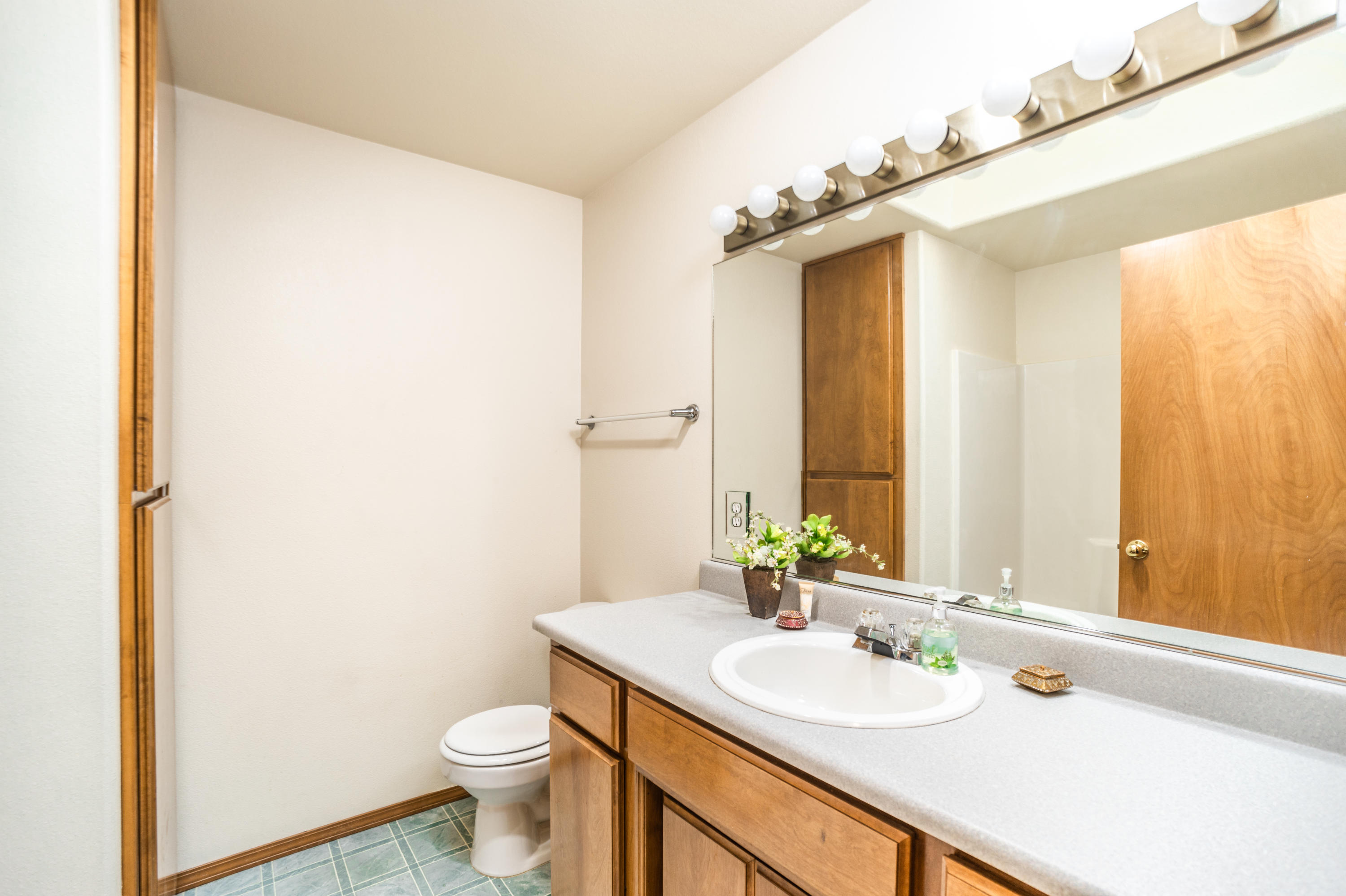 12497 Duggan Road White City, OR 97503 - Photo 15 of 17 079A2717-HDR
