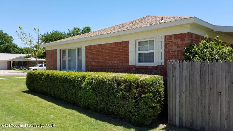 1502 South Colgate Street Perryton, TX 79070 - Photo 10 of 13 side house